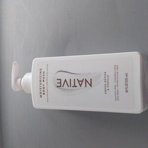 Native Moisturizing Body Wash